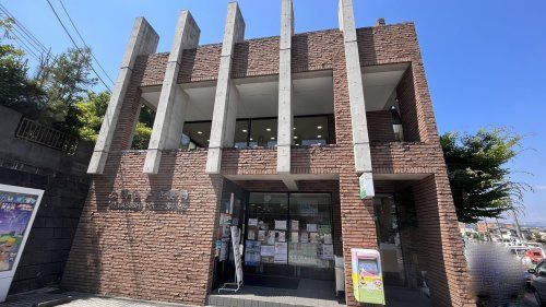 近くの郵便局まで655m(徒歩9分)