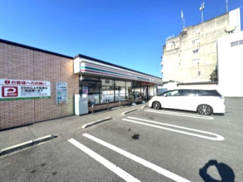 近くのセブンイレブン 徳島国府町府中店まで140m（徒歩2分）