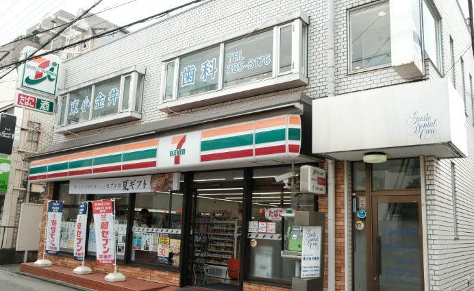 近くのコンビニまで729m（徒歩10分）