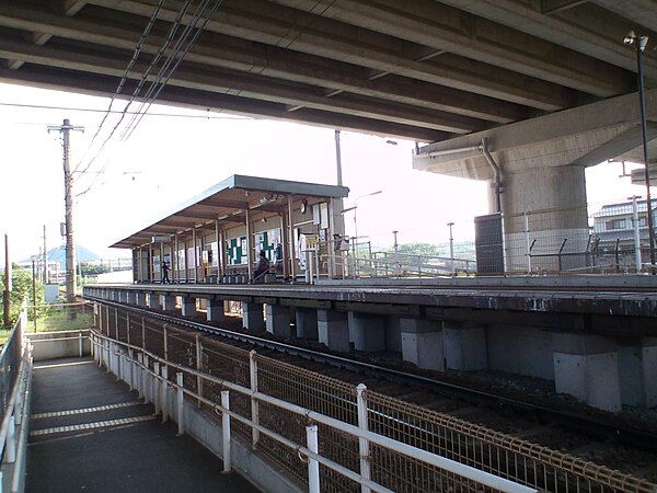 近くの高松琴平電鉄琴平線空港通り駅まで365m（徒歩5分）