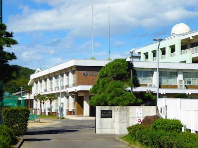 近くの香川大学附属坂出中学校まで556m（徒歩7分）