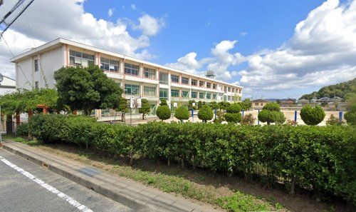 近くの倉敷市立赤崎小学校まで2,673m（徒歩34分）