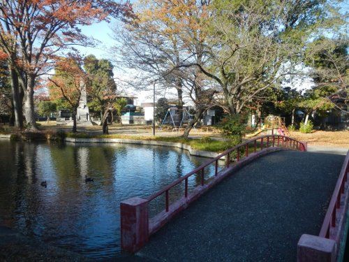 近くの若泉運動公園まで777m（徒歩10分）