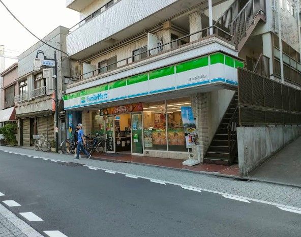 近くのファミリーマート 塚本西荻南店まで568m(徒歩8分)