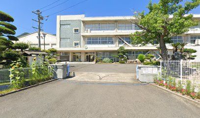 近くの高室小学校まで2,173m（徒歩28分）