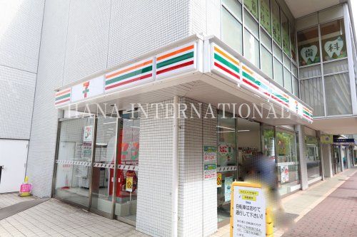 近くのセブンイレブンまで1,196m(徒歩15分)