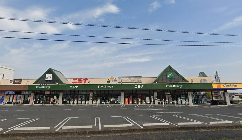 近くのマツモトキヨシ ニシナ中島店まで584m（徒歩8分）