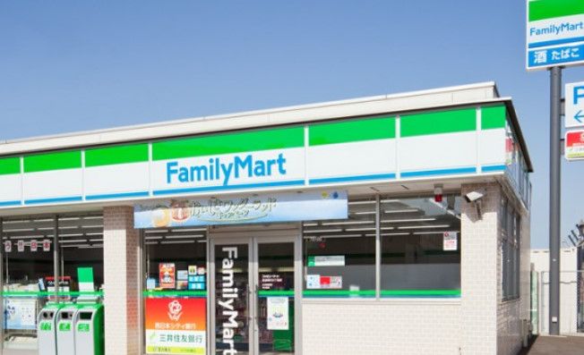 近くのコンビニまで894m（徒歩12分）