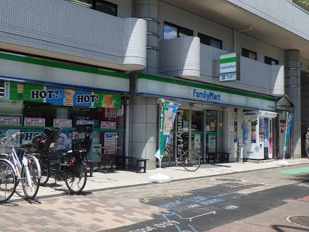 近くのファミリーマート 堀川中立売店まで246m（徒歩4分）