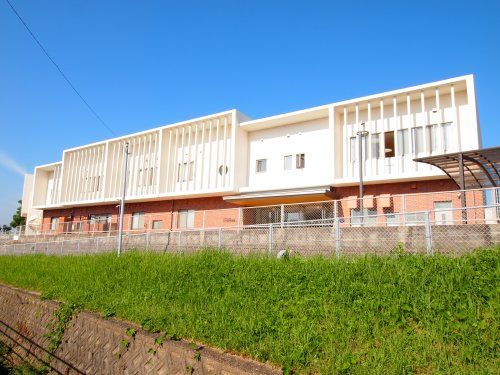 近くの日の里東保育園まで502m（徒歩7分）