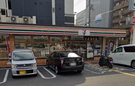 近くのコンビニまで688m（徒歩9分）