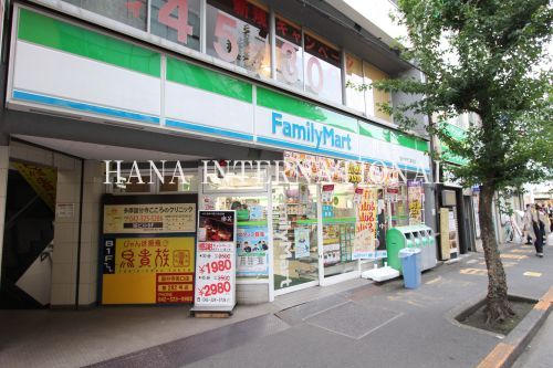 近くのファミリーマート国分寺南口駅前店まで375m（徒歩5分）