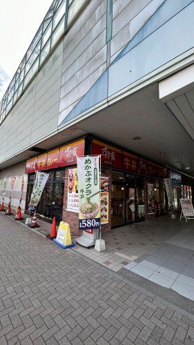 近くの飲食店まで85m（徒歩2分）