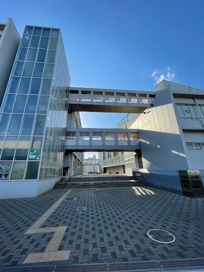 近くの高松市立新番丁小学校まで1,017m(徒歩13分)