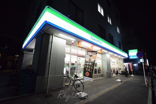 近くのコンビニまで219m（徒歩3分）