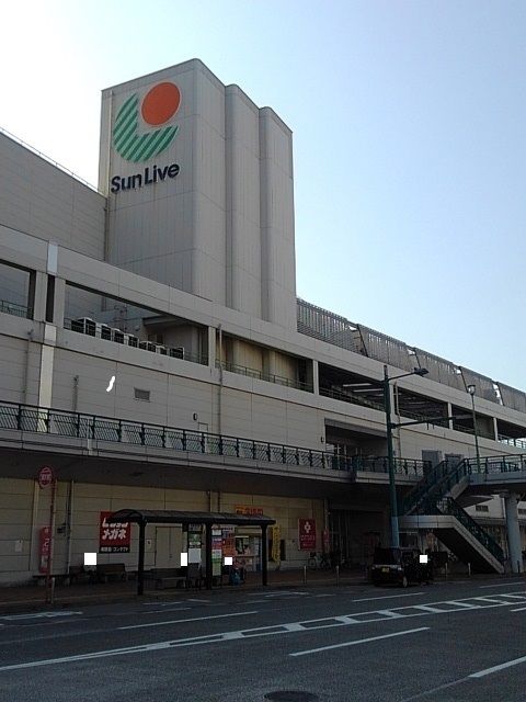 近くのサンリブ若松店まで601m(徒歩8分)