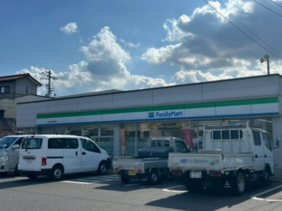 近くのファミリーマート 新居浜新須賀町店まで1,108m（徒歩14分）
