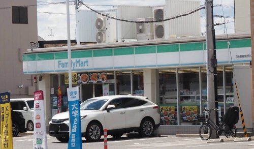 近くのファミリーマート 四條畷雁屋西町店まで120m(徒歩2分)