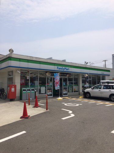 近くのファミリーマート門真古川町店まで414m（徒歩6分）