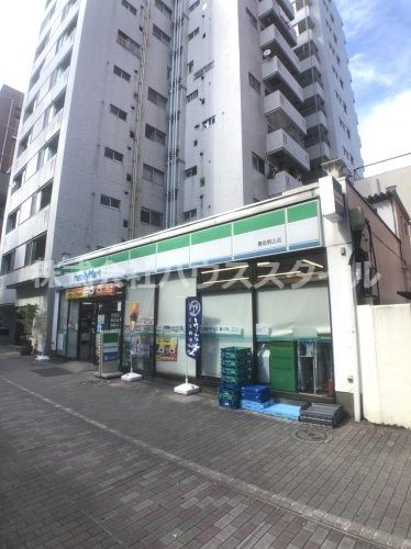 近くのファミリーマート 豊島駒込店まで741m（徒歩10分）