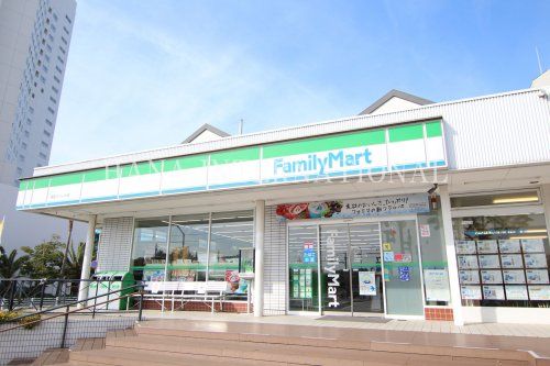 近くのファミリーマート 千葉稲丘町店まで775m（徒歩10分）