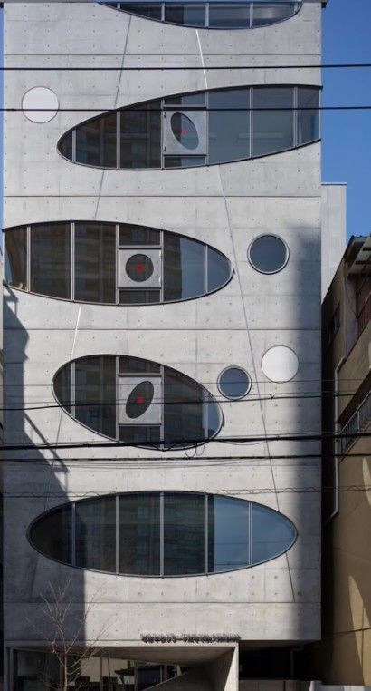 近くのクラーク記念国際高等学校 大阪梅田キャンパスまで128m(徒歩2分)