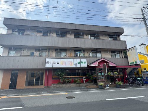 近くの焼肉味楽苑まで964m（徒歩13分）