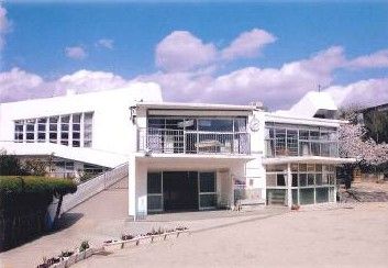 近くの聖マリア幼稚園まで329m(徒歩5分)