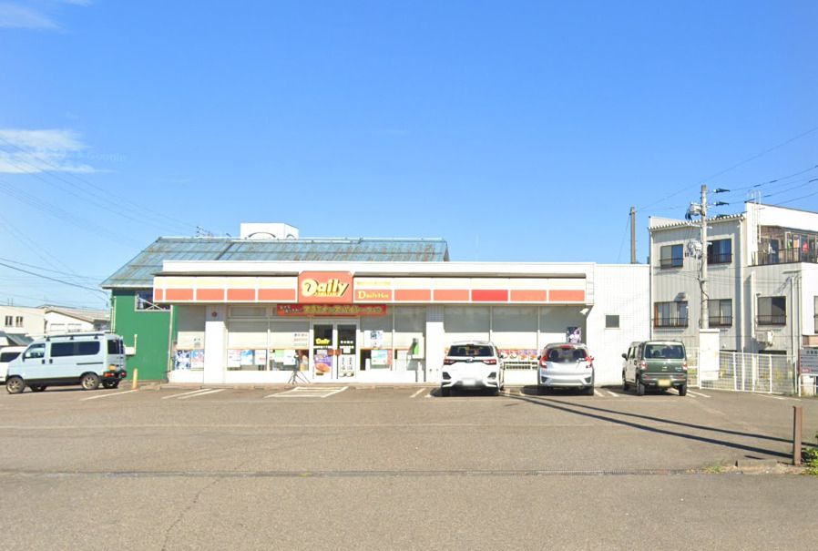 近くのデイリーヤマザキ長岡平島1丁目店まで586m(徒歩8分)