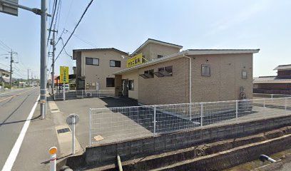 近くのサカエ薬局真壁店まで951m（徒歩12分）