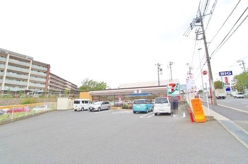 近くのセブンイレブン 川崎犬蔵3丁目店まで438m(徒歩6分)