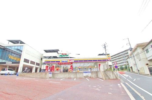 近くのミニストップ 川崎ドラゴン店まで572m(徒歩8分)