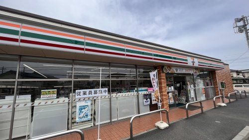 近くのセブンイレブンまで448m（徒歩6分）