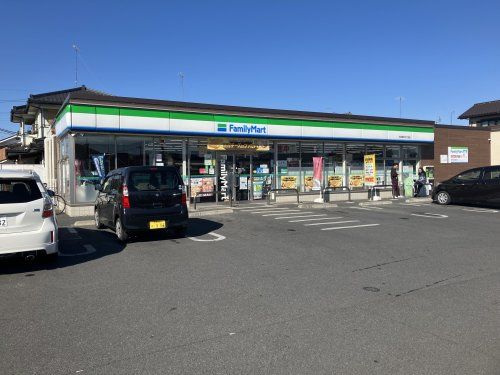 近くのファミリーマート大泉町坂田７丁目店まで650m（徒歩9分）