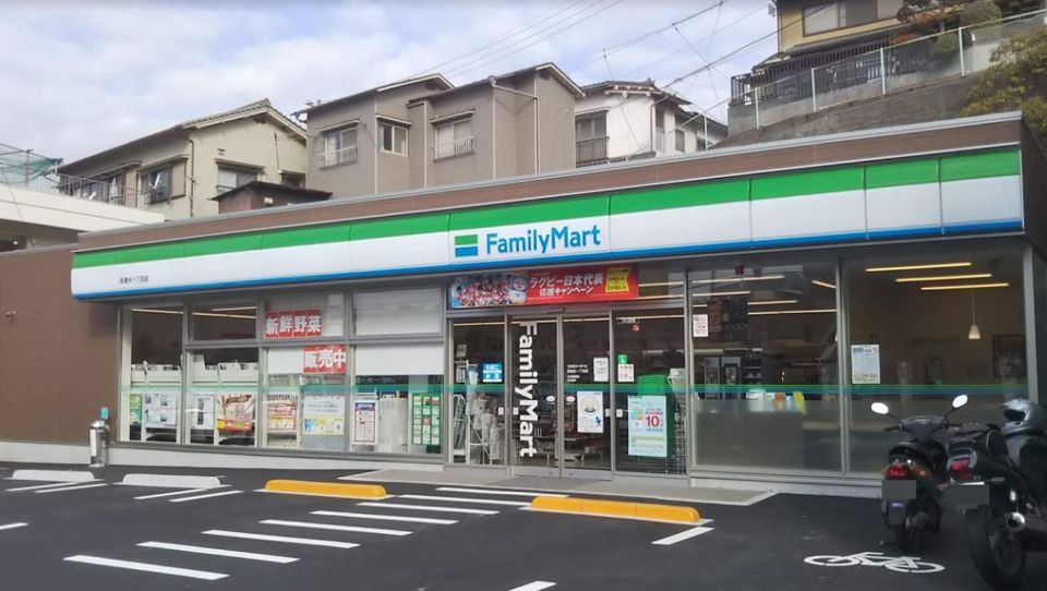 近くのファミリーマート 呉清水一丁目店まで1,396m(徒歩18分)