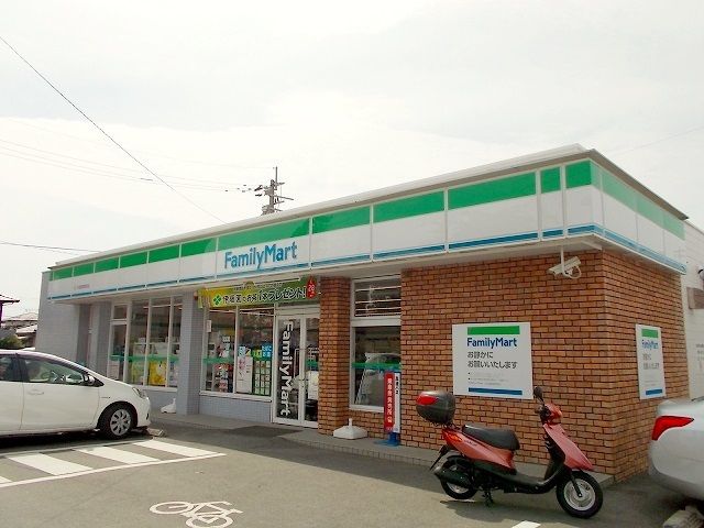 近くのファミリーマート JR武蔵塚駅前店まで1,148m（徒歩15分）