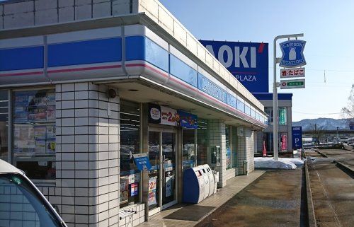 近くのローソン長岡川崎店まで326m（徒歩5分）