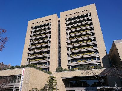近くの高松市役所まで1,218m（徒歩16分）