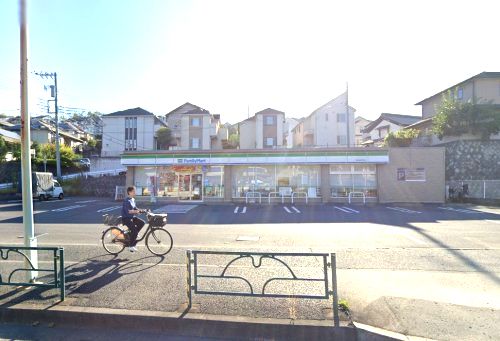近くのファミリーマート 町田金井町店まで613m（徒歩8分）