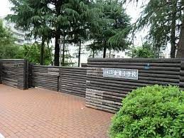 近くの台東区立金竜小学校まで382m(徒歩5分)