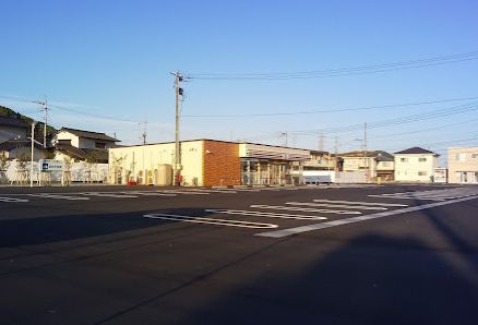 近くのコンビニまで761m（徒歩10分）