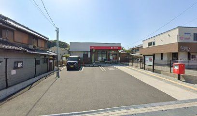 近くの下狛郵便局まで150m（徒歩2分）