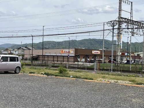 近くのサンフレッシュ狛田店まで409m（徒歩6分）