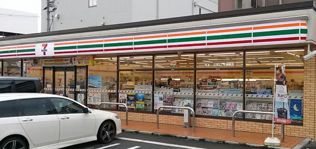 近くのセブンイレブン 東大阪菱江3丁目店まで338m(徒歩5分)