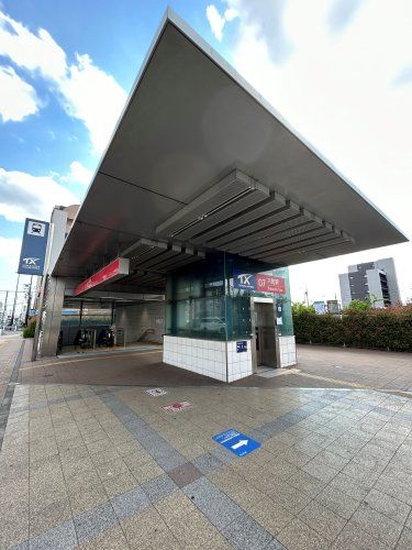 近くの六町駅まで389m（徒歩5分）