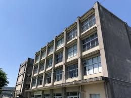 近くの大津市立石山中学校まで1,302m(徒歩17分)