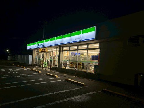 近くのファミリーマート 西条横黒店まで382m(徒歩5分)