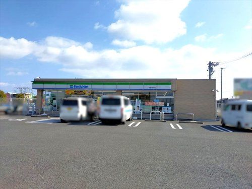 近くのファミリーマート 岩倉川井町店まで977m(徒歩13分)