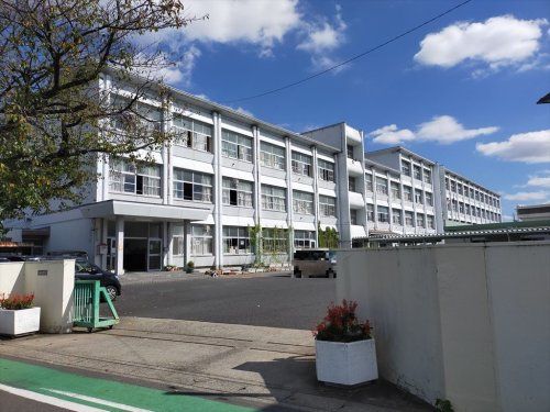 近くの江南市立古知野東保育園まで548m（徒歩7分）