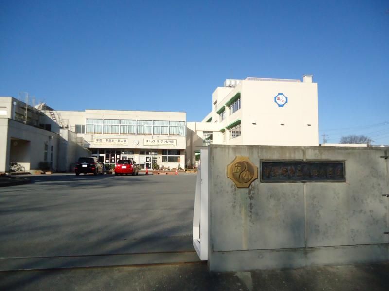 近くの伊勢崎市立広瀬小学校まで513m（徒歩7分）
